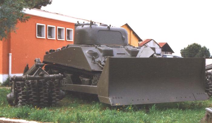 7_dozer_cec.jpg (38046 byte)