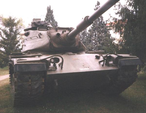 7_m60a1_tau.jpg (34946 byte)