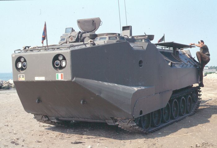 048.jpg (47307 byte)