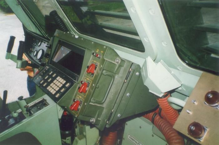 a064.jpg (49105 byte)